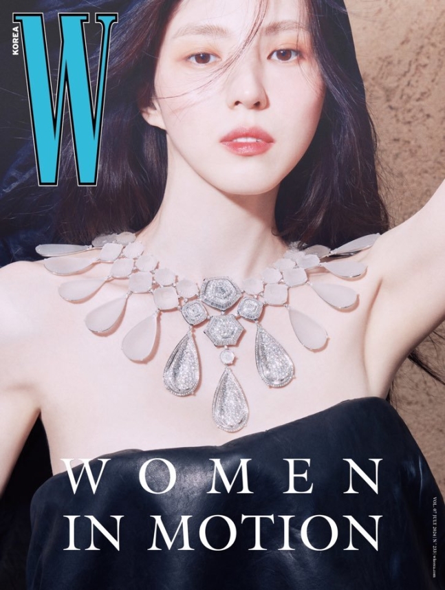 Découvrez l’aura envoûtante de Han So-hee pour W Korea