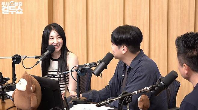 Découvrez les révélations surprenantes de Lee Chae-yeon entre confidences, musique et moments inattendus.