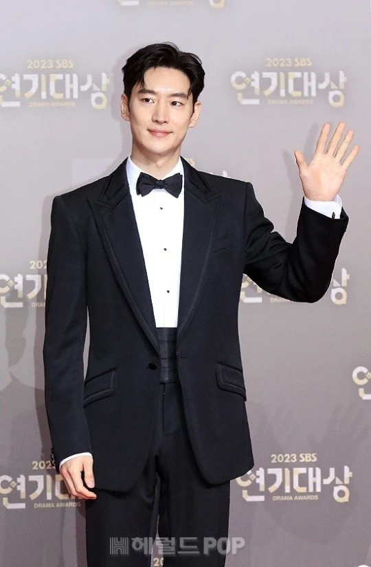 Lee Je-hoon annule l’événement café suite à une tragédie à Séoul