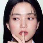 Kim Tae Ri, nouvelle égérie beauté de Prada en Corée du Sud