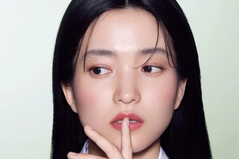 Kim Tae Ri, nouvelle égérie beauté de Prada en Corée du Sud