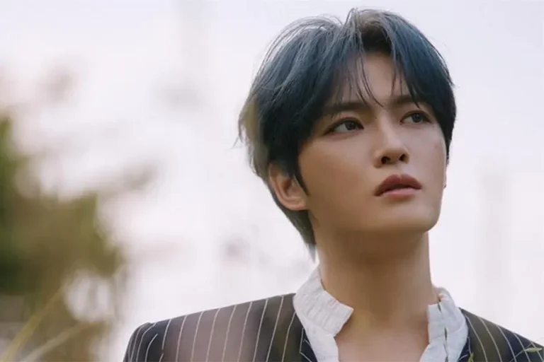 Kim Jae Joong fait son grand retour sur Inkigayo après 16 ans d’absence !