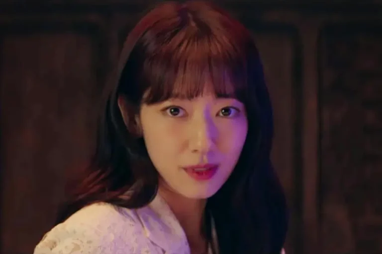 Un démon devient juge dans le nouveau drama fantastique de Park Shin Hye