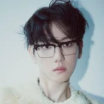 Baekhyun dévoile les secrets de son album ‘Hello, World’ dans Elle Korea