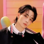 Le membre de SEVENTEEN qui s’apprête à troquer son micro pour l’uniforme !