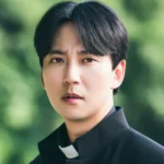 Kim Nam Gil enflamme à nouveau l’écran dans ‘The Fiery Priest 2’ !