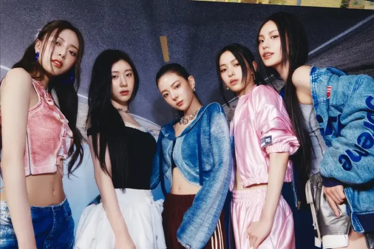 ITZY égale un record historique sur le Billboard 200 !