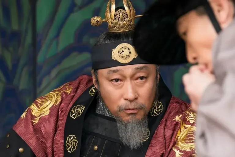 Lee Sung Min incarne le charisme royal dans le prochain sageuk ‘The Queen Who Crowns’