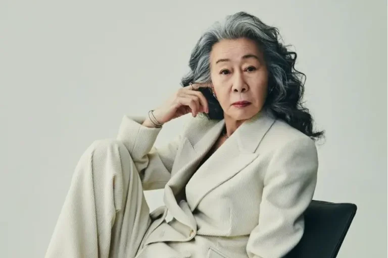 Youn Yuh Jung se dévoile : 58 ans de carrière et toujours pas rassasiée !