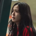 Jisoo face aux zombies : l’amour plus fort que la peur ?