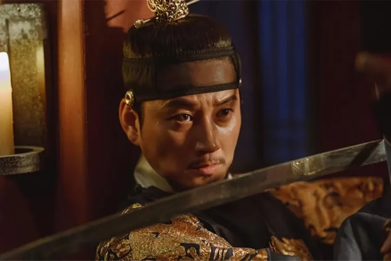 Lee Hyun Wook se dévoile sur son rôle royal dans ‘The Queen Who Crowns’