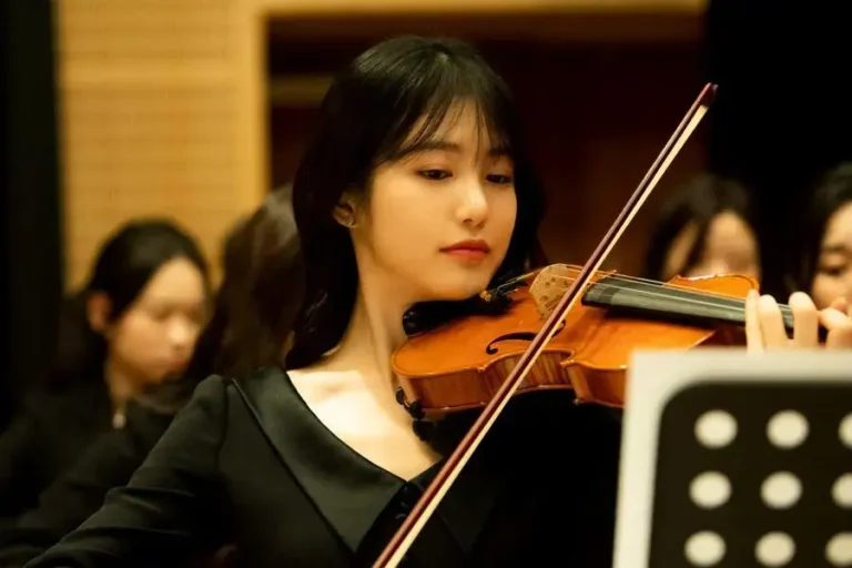 Shin Ye Eun brille dans son rôle de violoniste pour ‘Secret: Untold Melody’